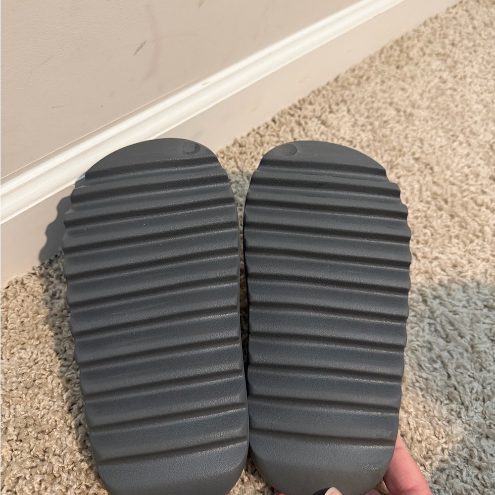Yeezy Kids Dark Gray Slippers - Picture 2 of 3